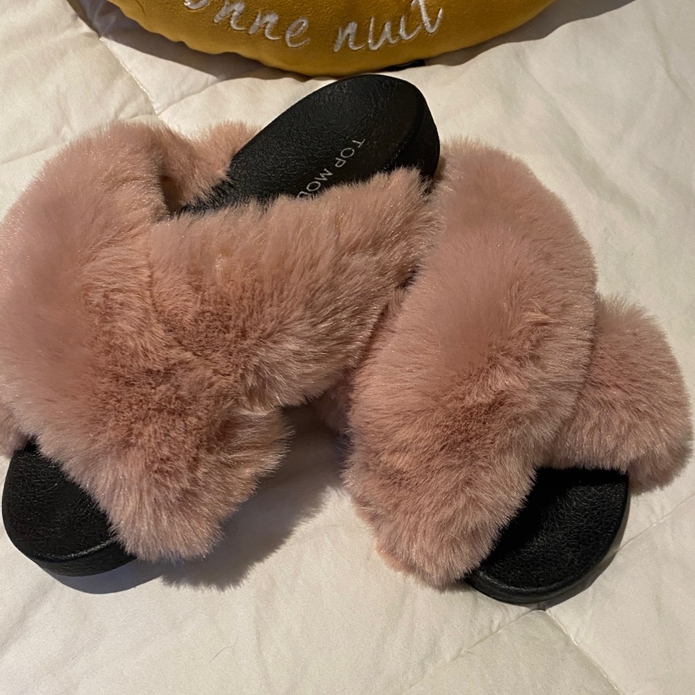 TOP Moda Women's Blush Fuzzy Slippers